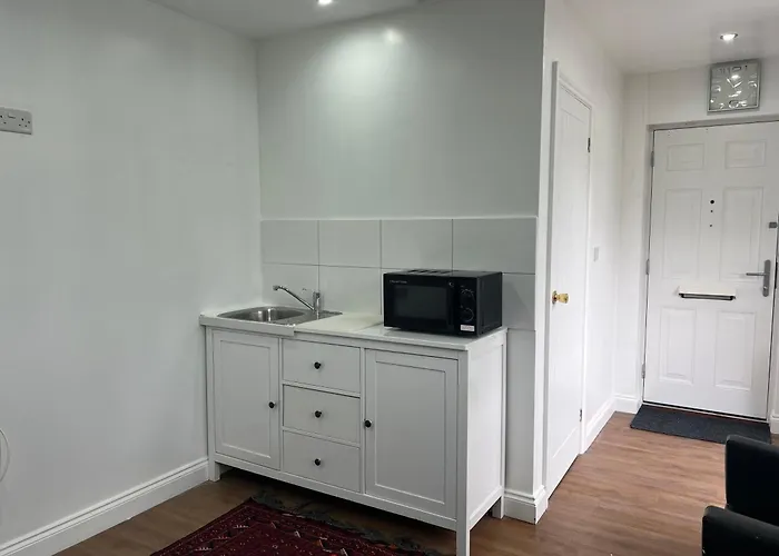 1 Bed Room & Bathroom Garden No Kitchen