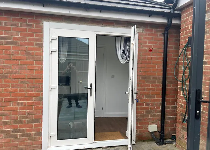 1 Bed Room & Bathroom Garden No Kitchen