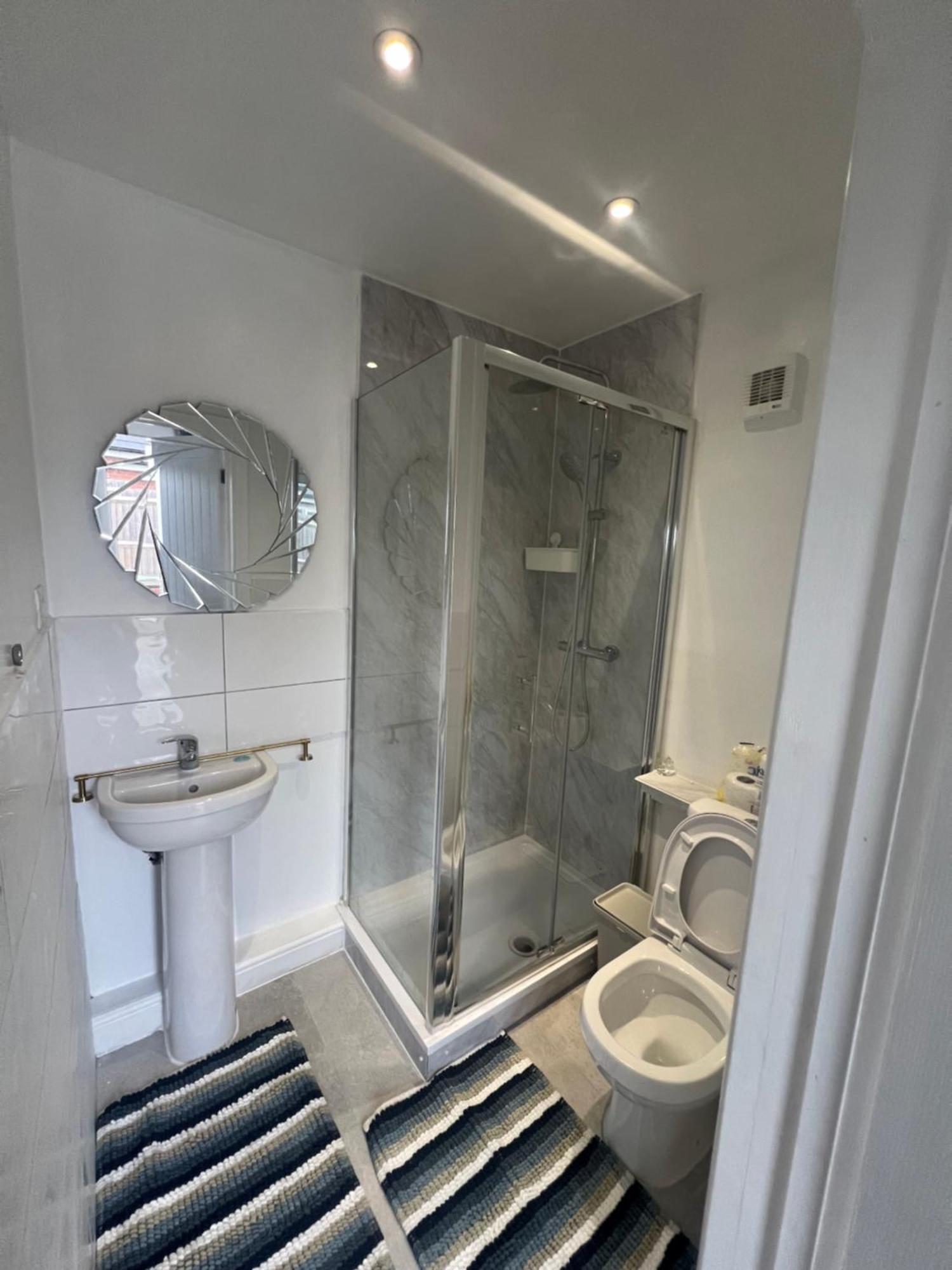 1 Bed & Bathroom Garden No Kitchen Apartment *