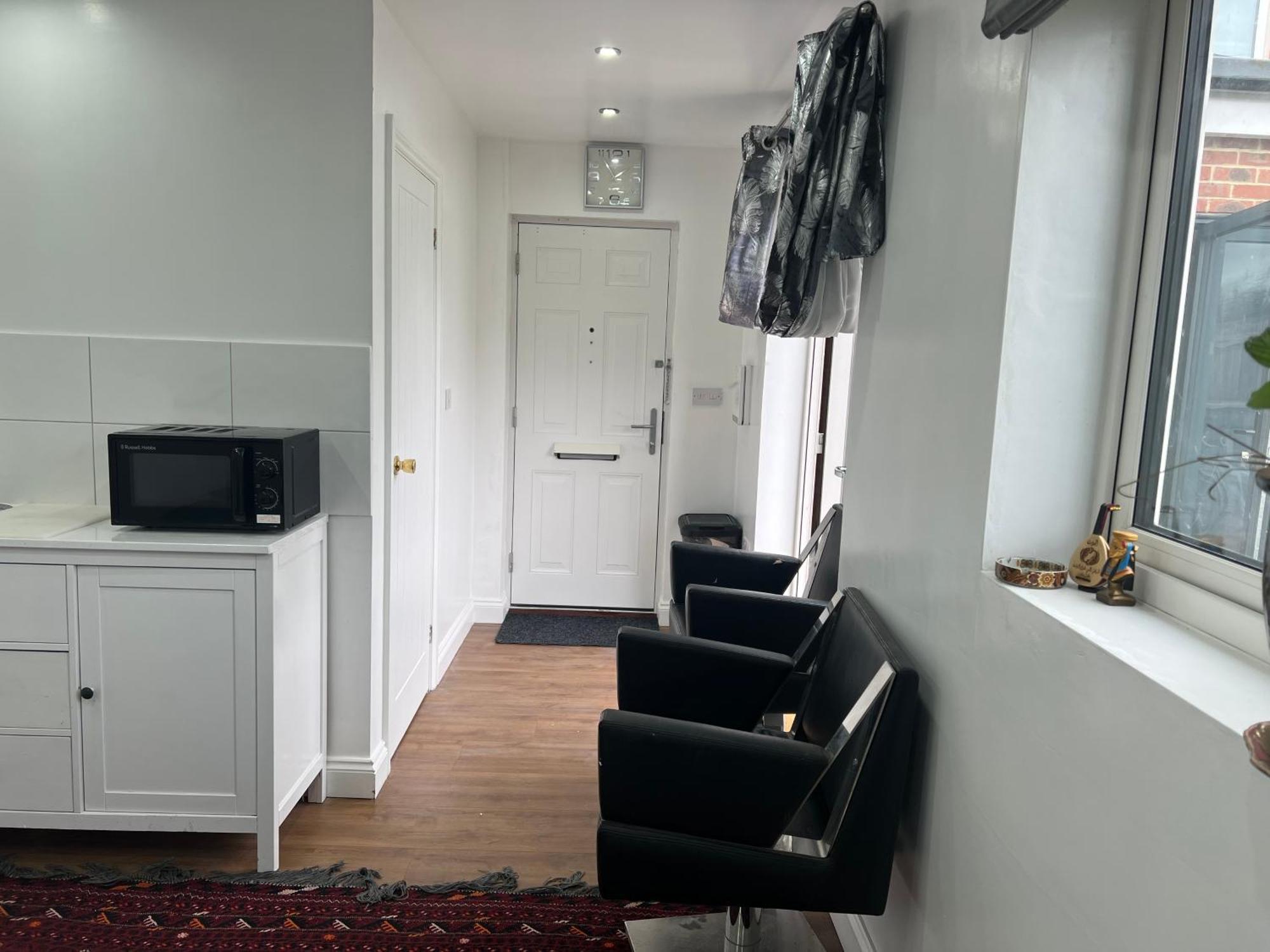 1 Bed & Bathroom Garden No Kitchen